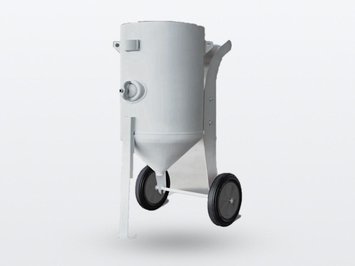 Blast pot from the standard series, mobile on a wheeled chassis
