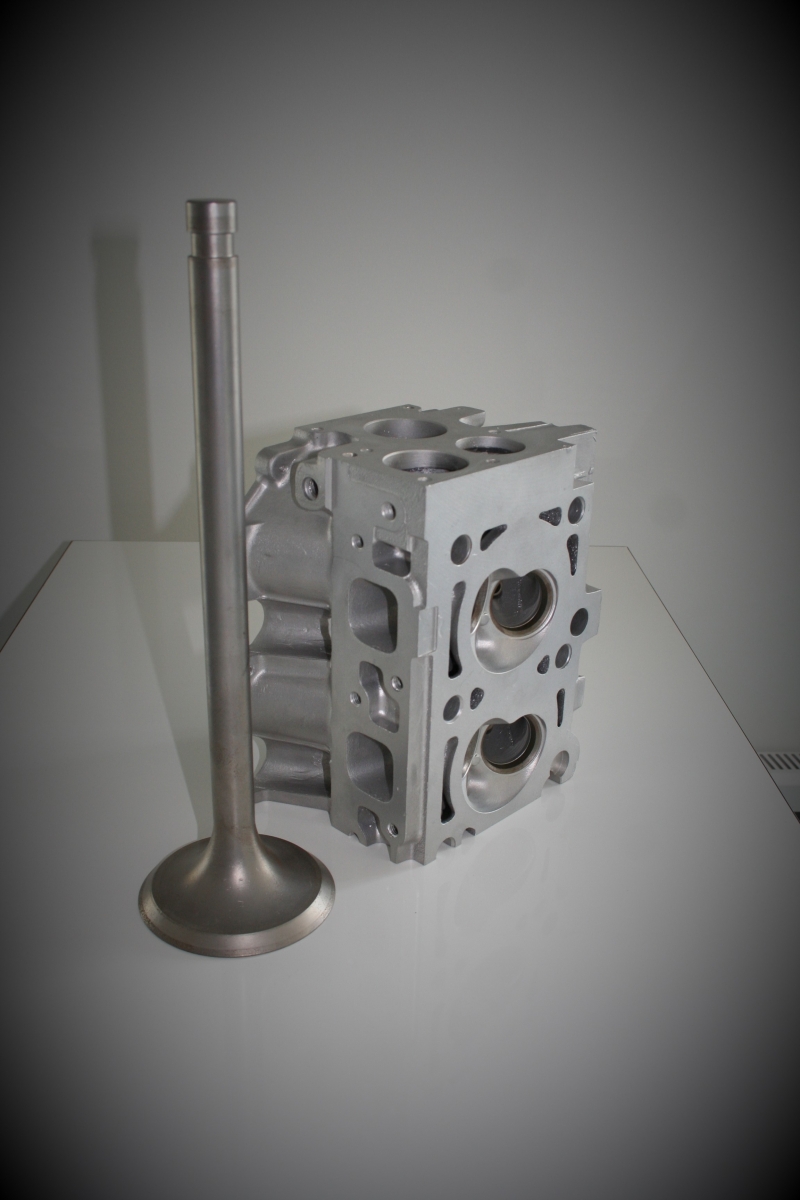 Valve and cylinder head after wet blasting