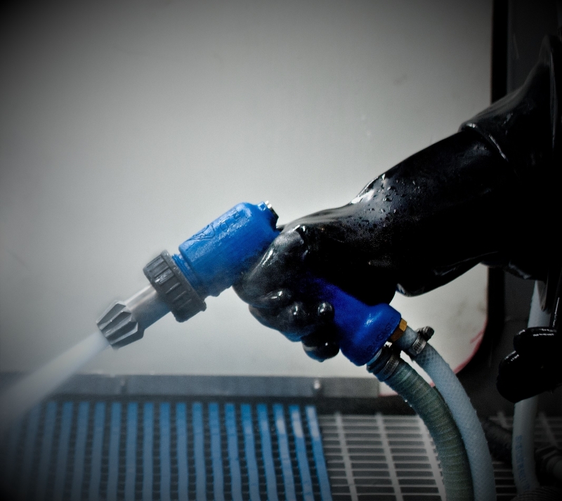 Wet blasting process gun in the operator's hand