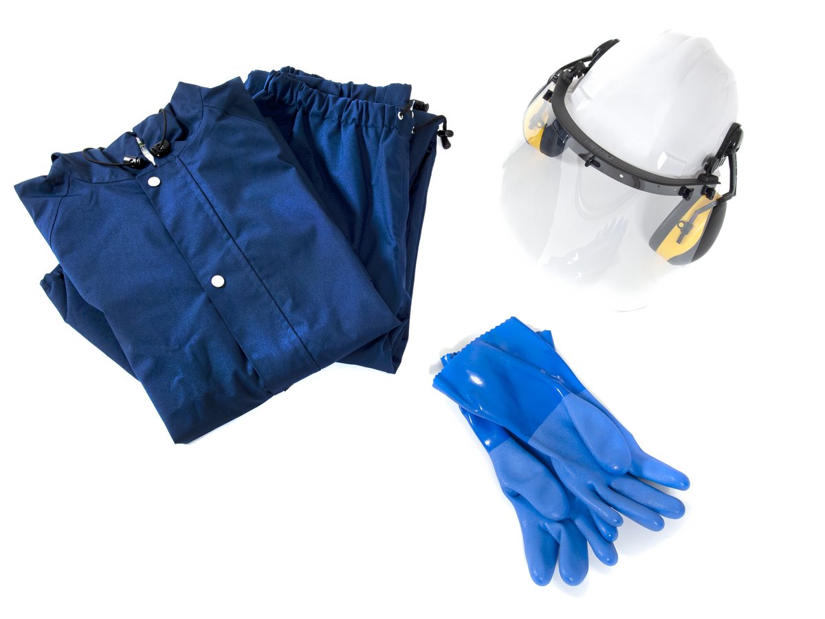 PPE kit for the SublimotionProcess®: jacket and trousers, safety helmet with ear defenders and PVC gloves
