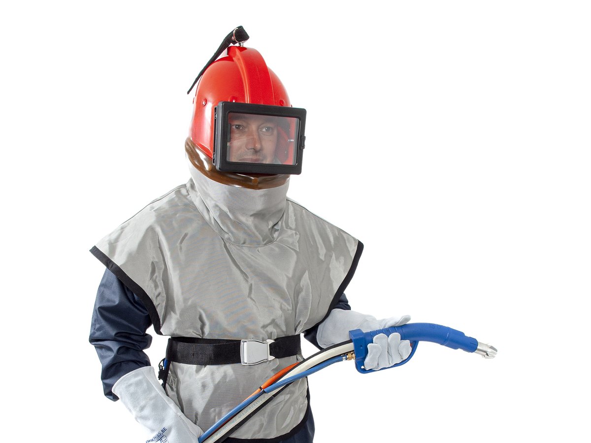 Operator with blast helmet Phibo PH-R, cape, gloves, blast gun and breathing air filter