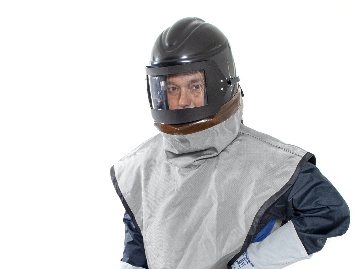 Operator wearing blast helmet Phibo PH-P with protective cape and breathing air filter AF4
