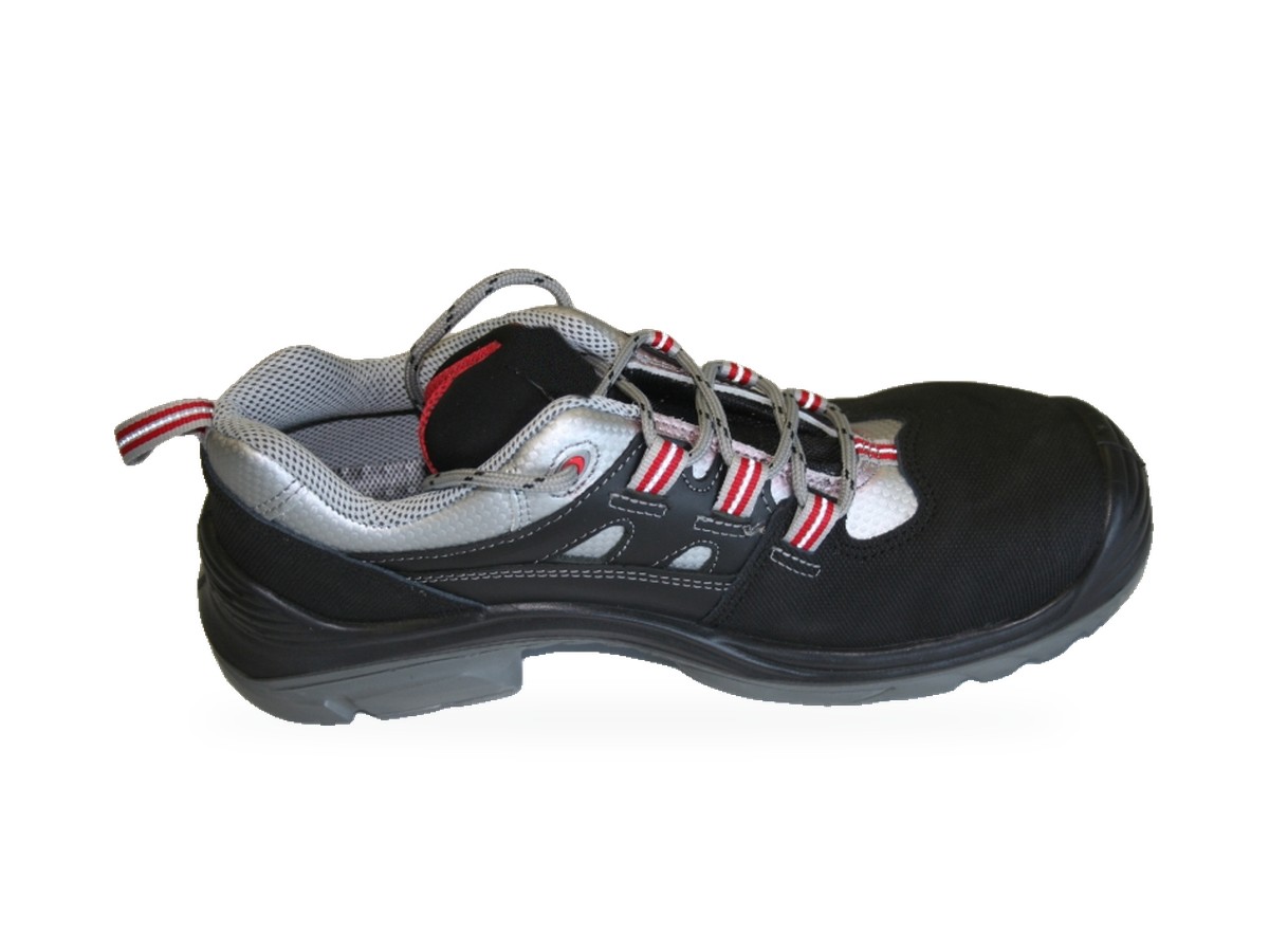 Safety shoes and boots for blasting work