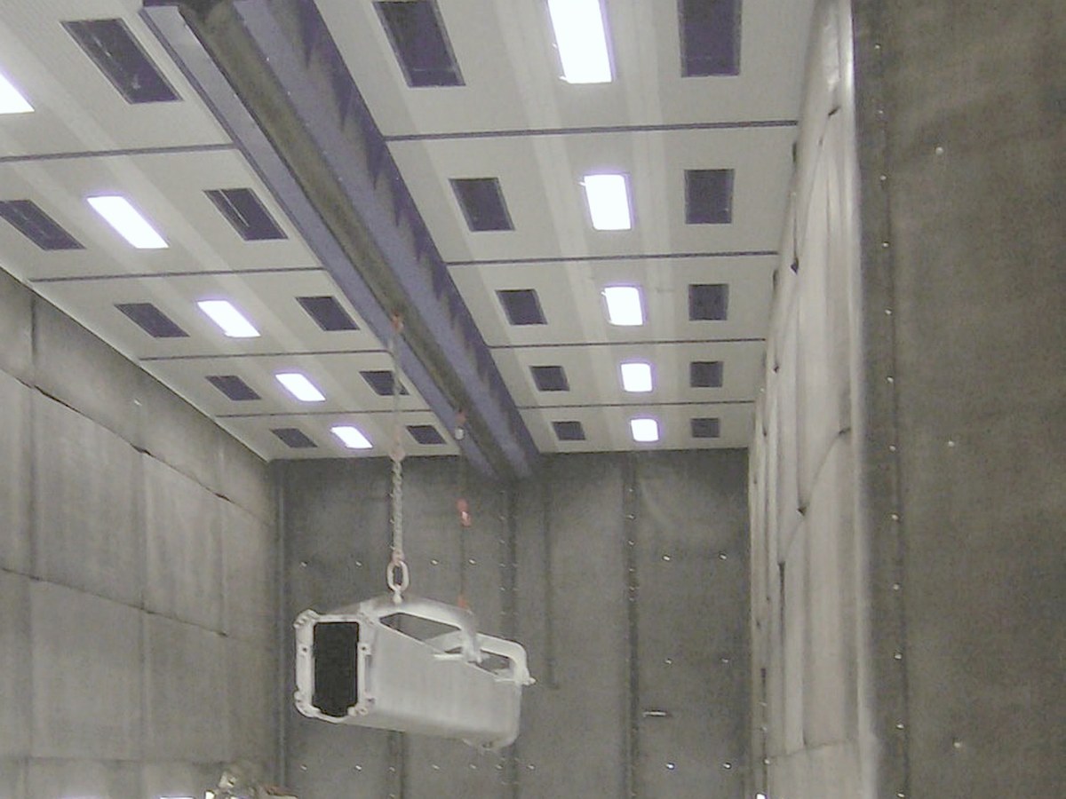 Blast room seen from inside, with light boxes in the ceiling and the side walls
