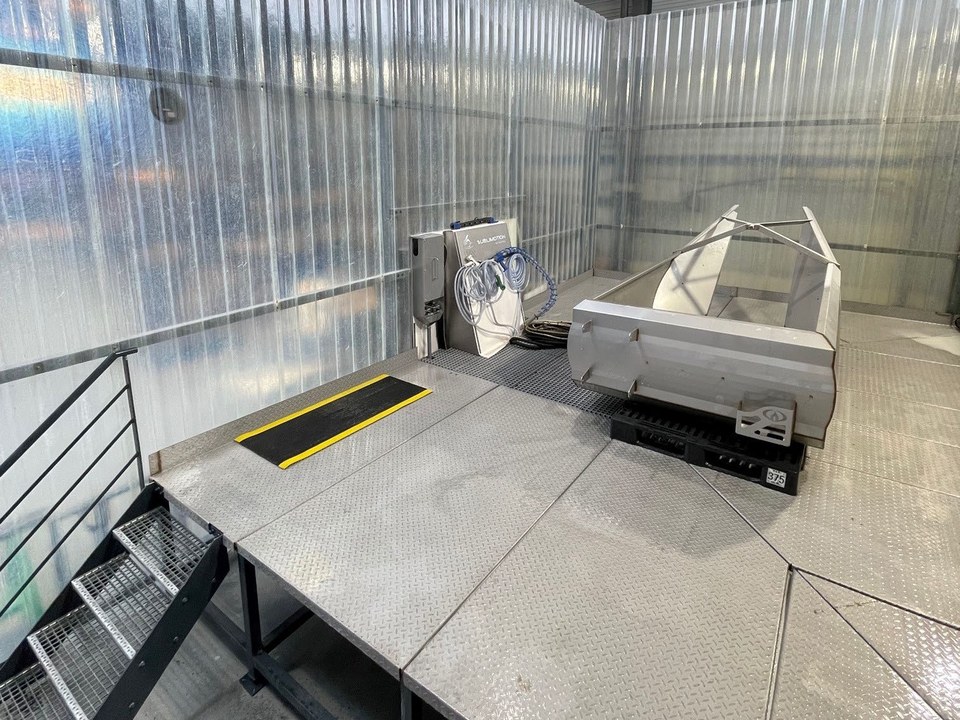 Raised Tornado platform with stairs and a stainless steel part on the grid