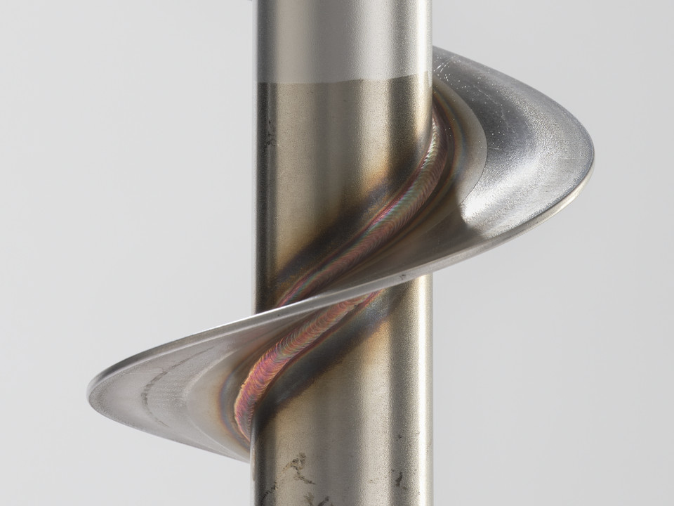 Stainless steel screw conveyor: heat tint around the weld at the bottom, treated at the top