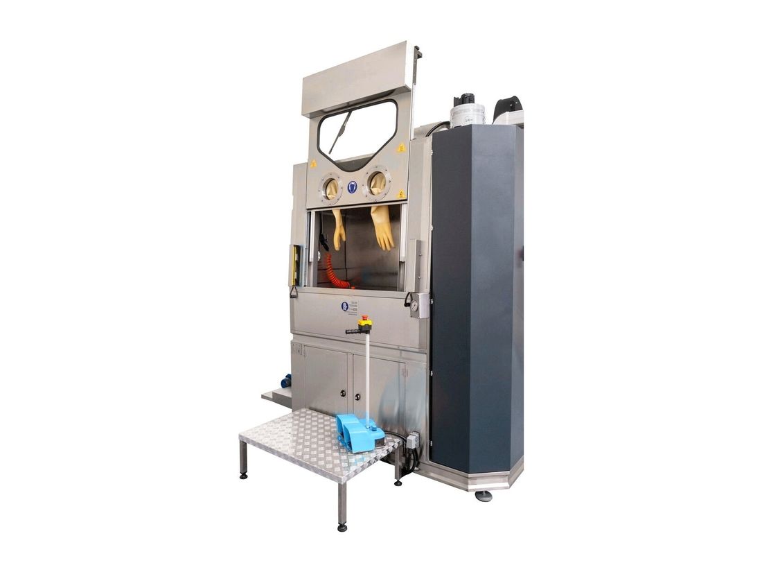 Machine de lavage multiprocédés avec poste haute pression, hublot et marchepied