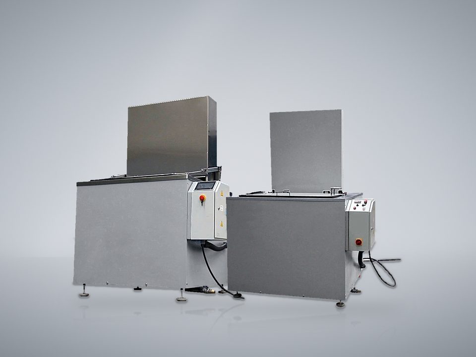 Twee platform-dompelwasmachines van Phibo met opklapbaar deksel