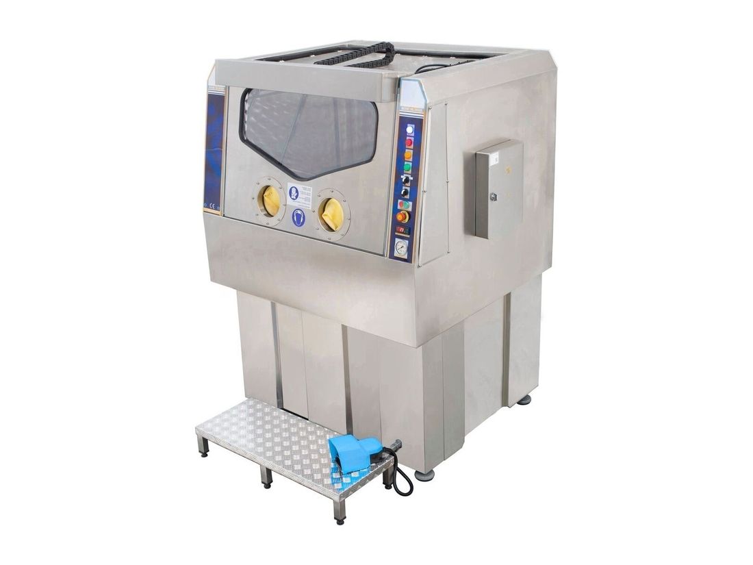 High-pressure parts washer cabinet CR600 with large viewing window and step platform